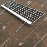 Stopniščne stopnice z rešetkami